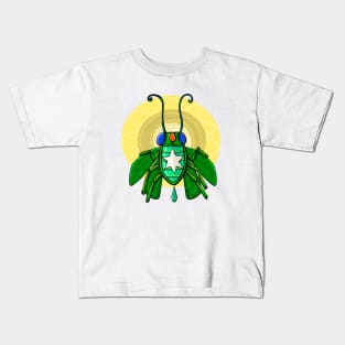 green scarab beetle with a golden disc Kids T-Shirt